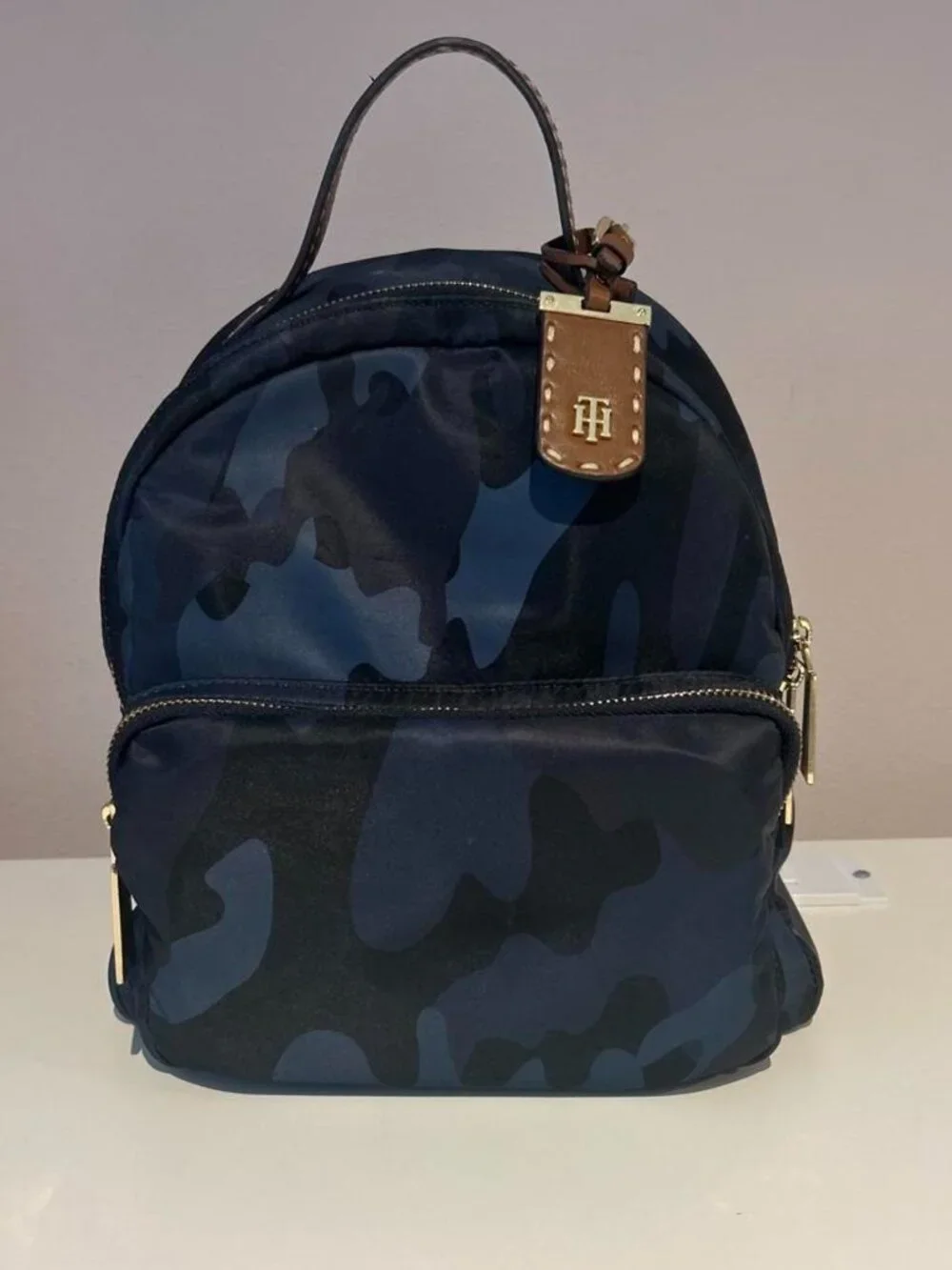 TOMMY HILFIGER Julia Backpack, Navy blue camo backpack with gold hardware